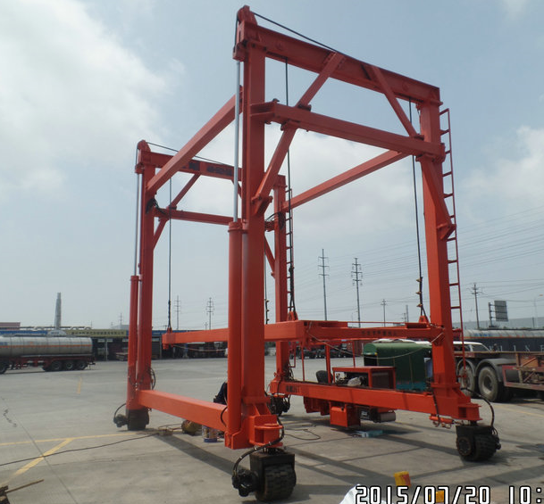 container gantry crane.png