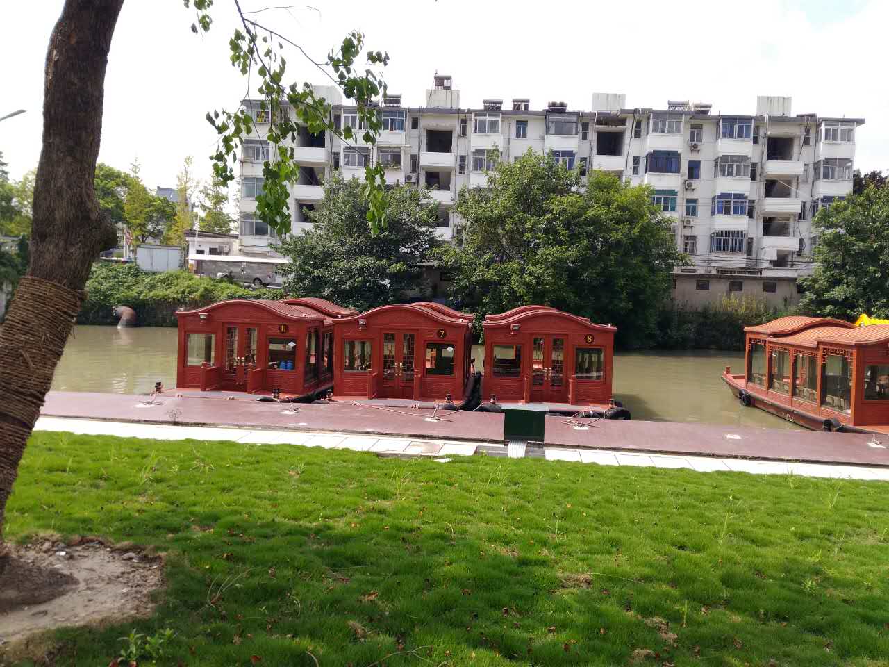 游艇门吊场景 郁亮.jpg
