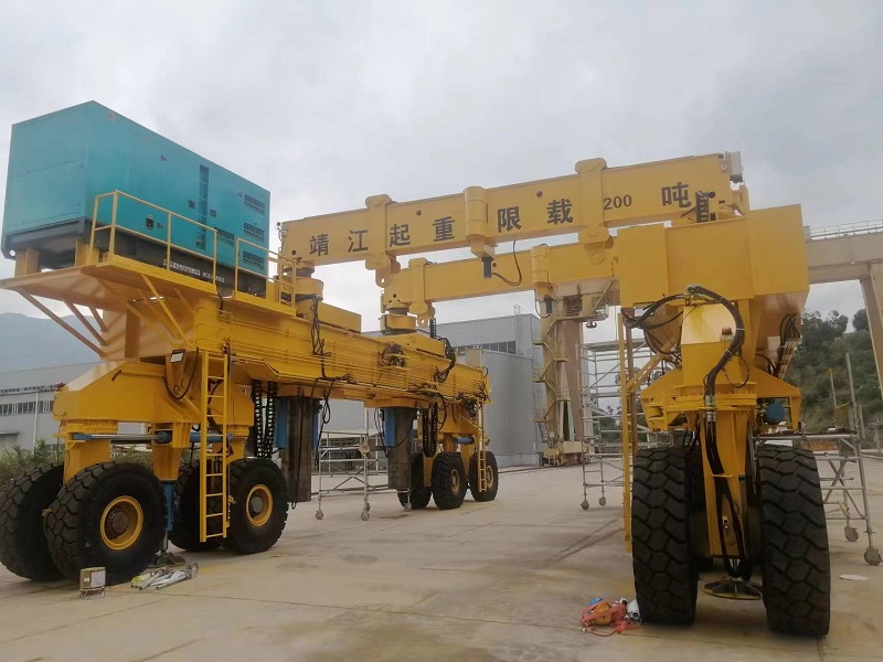 靖起现场折叠液压龙门吊02.jpg 靖起现场折叠液压龙门吊02.jpg