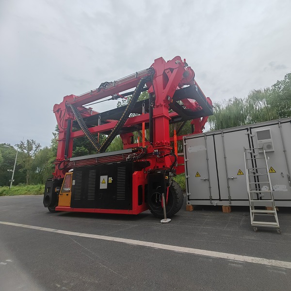 燃气跨运车2.jpg 燃气跨运车2.jpg