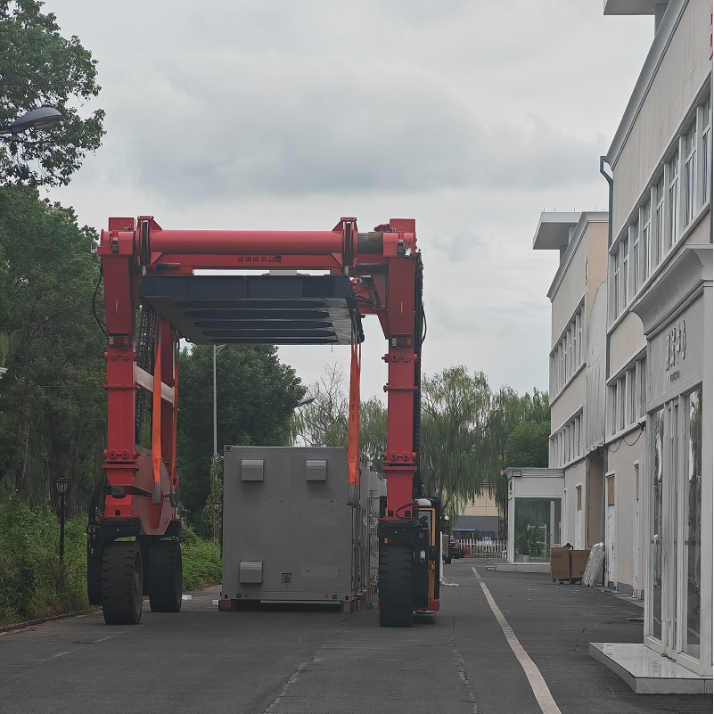 燃气跨运车4.jpg 燃气跨运车4.jpg