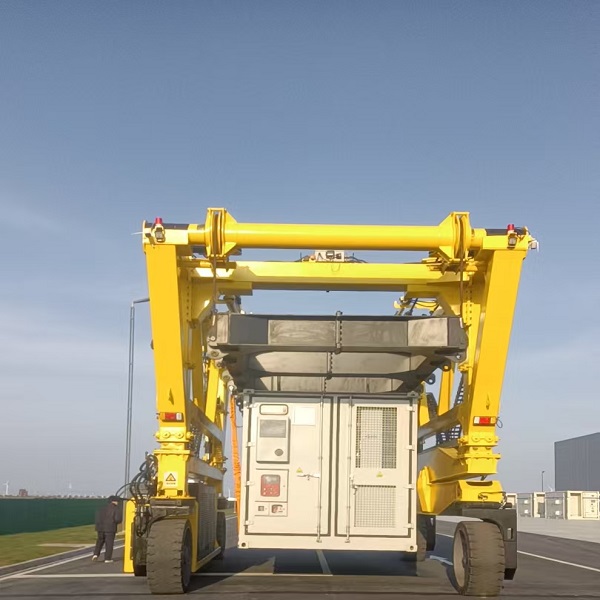 靖起跨运车 1.jpg 靖起跨运车 1.jpg