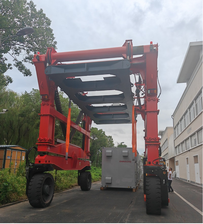 燃气跨运车5.jpg