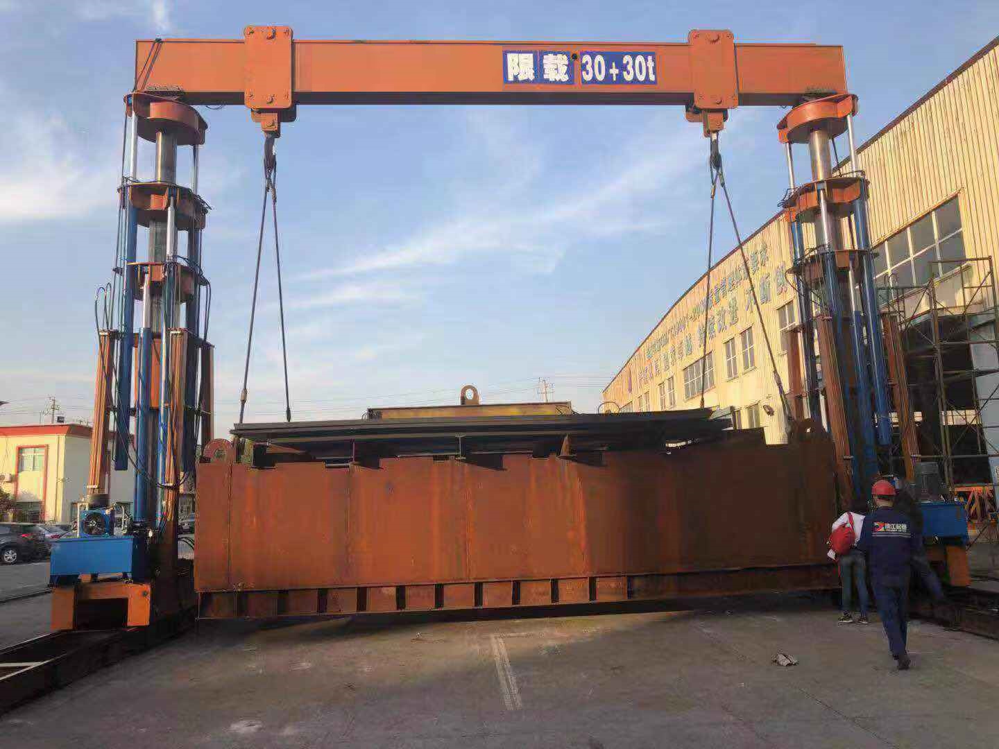 靖起液压龙门吊20081 .jpg 靖起液压龙门吊20081 .jpg